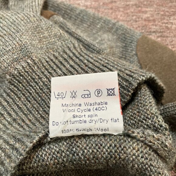 WoolOvers Men's Small Grey Wool Sweater V Neck Jumper With Leather Suede Patches - Picture 6 of 9